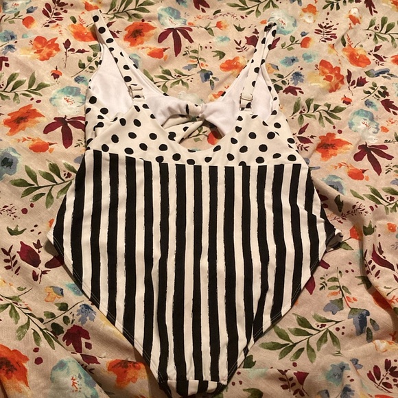 Juniors' Swim Swimsuit Women's Polka Dot & Stripe One-Piece Swimsuit| Sz XL - Picture 6 of 10